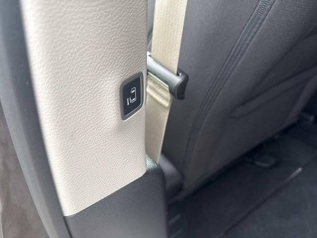 Used 2021 Chrysler Pacifica Touring image 18