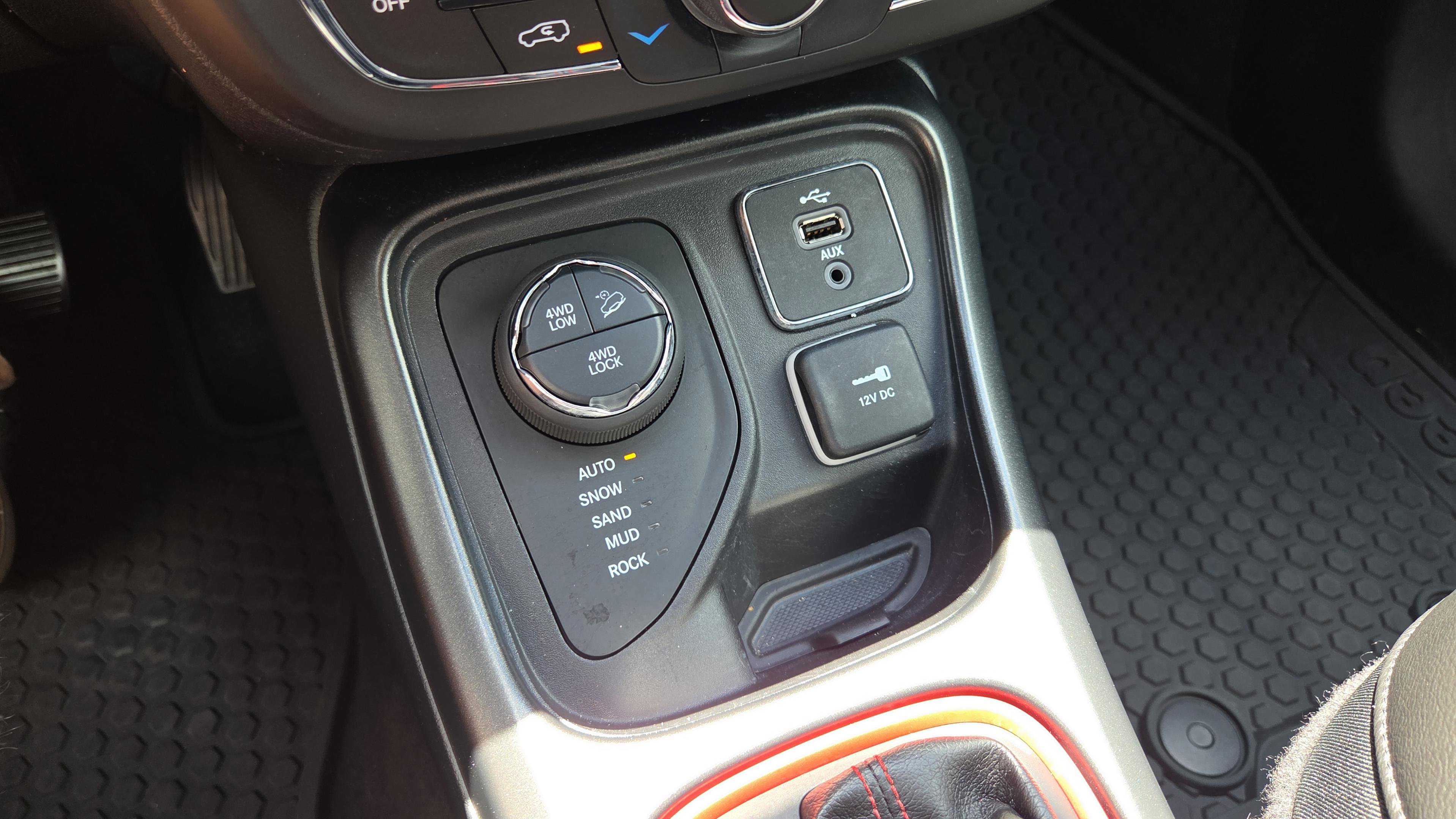 Used 2018 Jeep Compass Trailhawk w/ Leather Interior Group AWD/4WD image 25