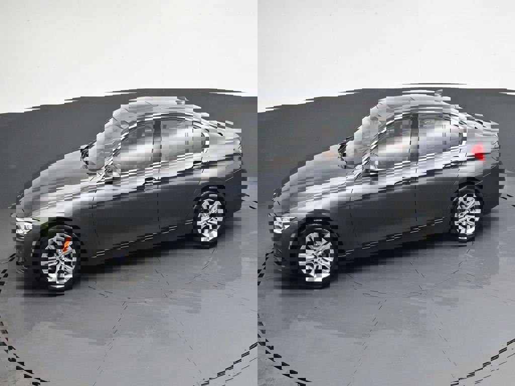 Used 2018 BMW 330i xDrive Sedan w/ Convenience Package image 27