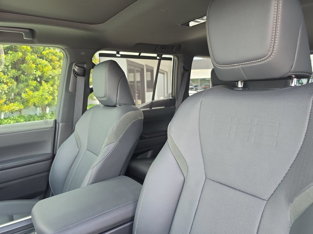 Used 2024 Lexus GX 550 AWD/4WD image 19