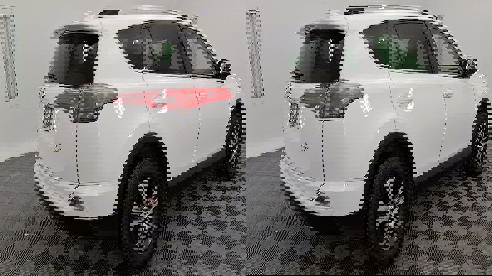 Used 2017 Toyota RAV4 LE image 4