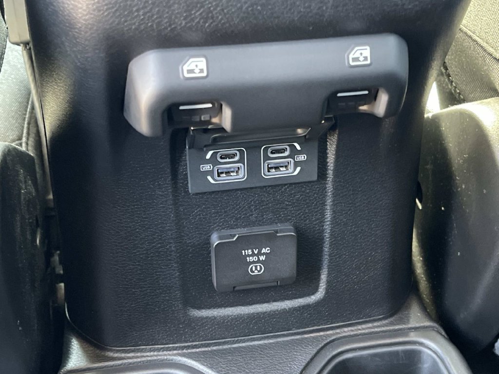 Used 2024 Jeep Wrangler Unlimited Rubicon AWD/4WD image 17