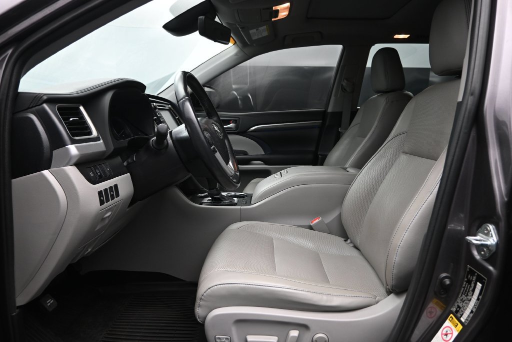 Used 2019 Toyota Highlander Limited AWD/4WD image 9