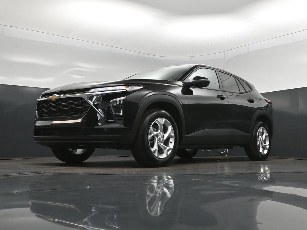 New 2026 Chevrolet Trax LS w/ LS Convenience Package FWD image 38