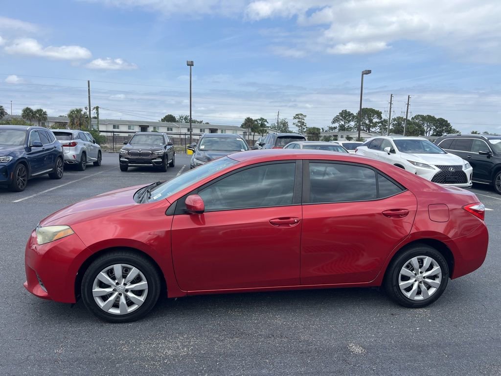 Used 2015 Toyota Corolla LE FWD image 2