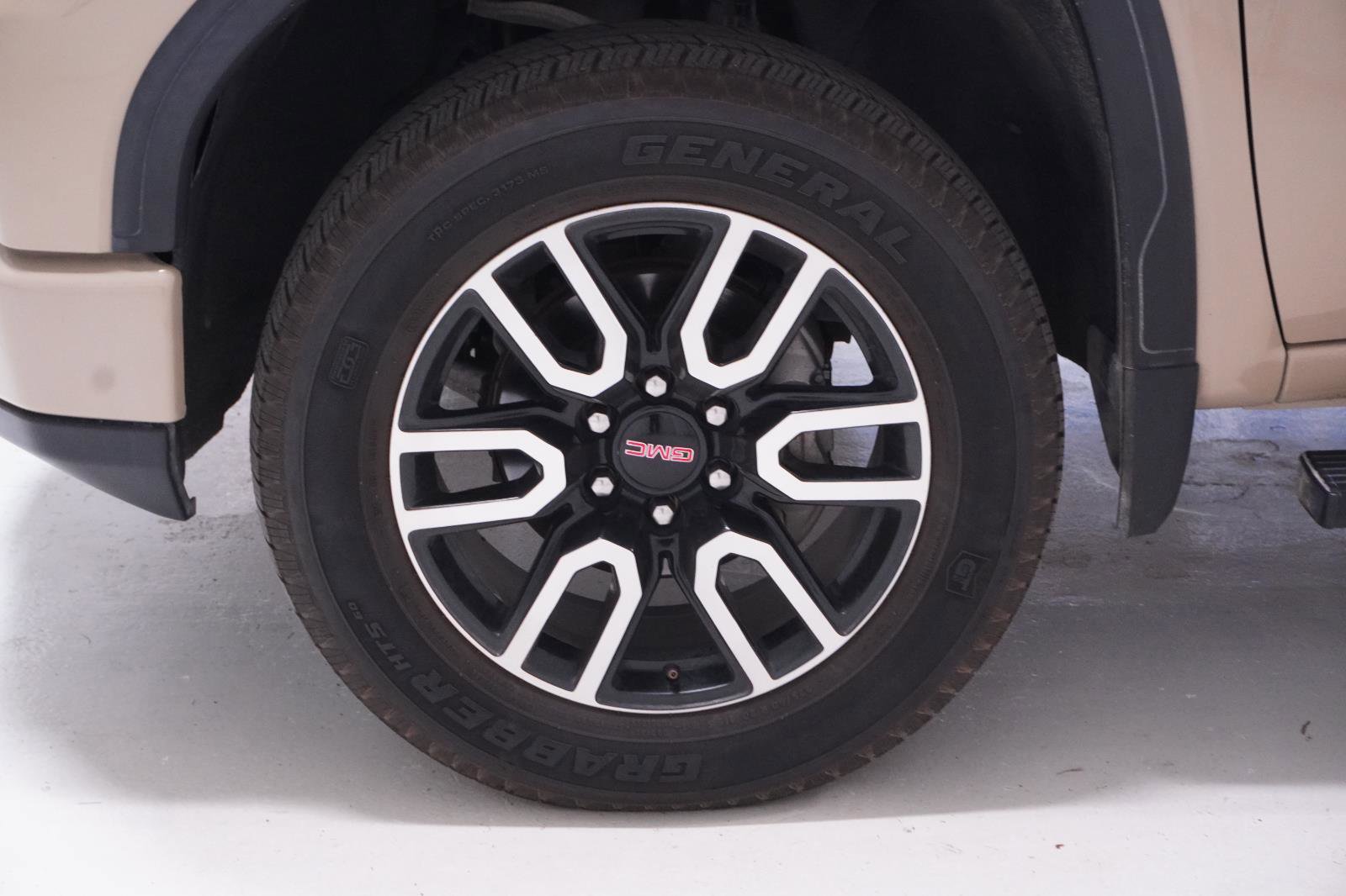 Used 2022 GMC Sierra 1500 AT4 w/ AT4 Premium Package image 9