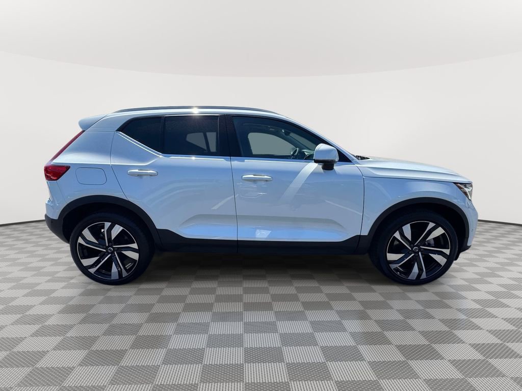 Used 2023 Volvo XC40 B5 Plus w/ Protection Package Premier AWD/4WD image 3