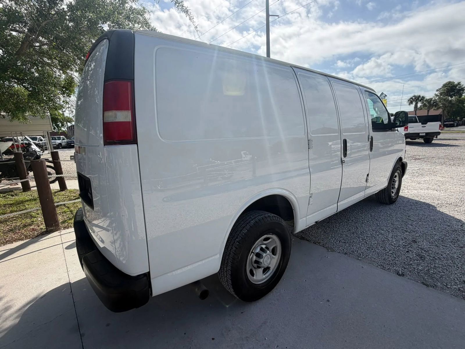 Used 2018 Chevrolet Express 2500 image 6
