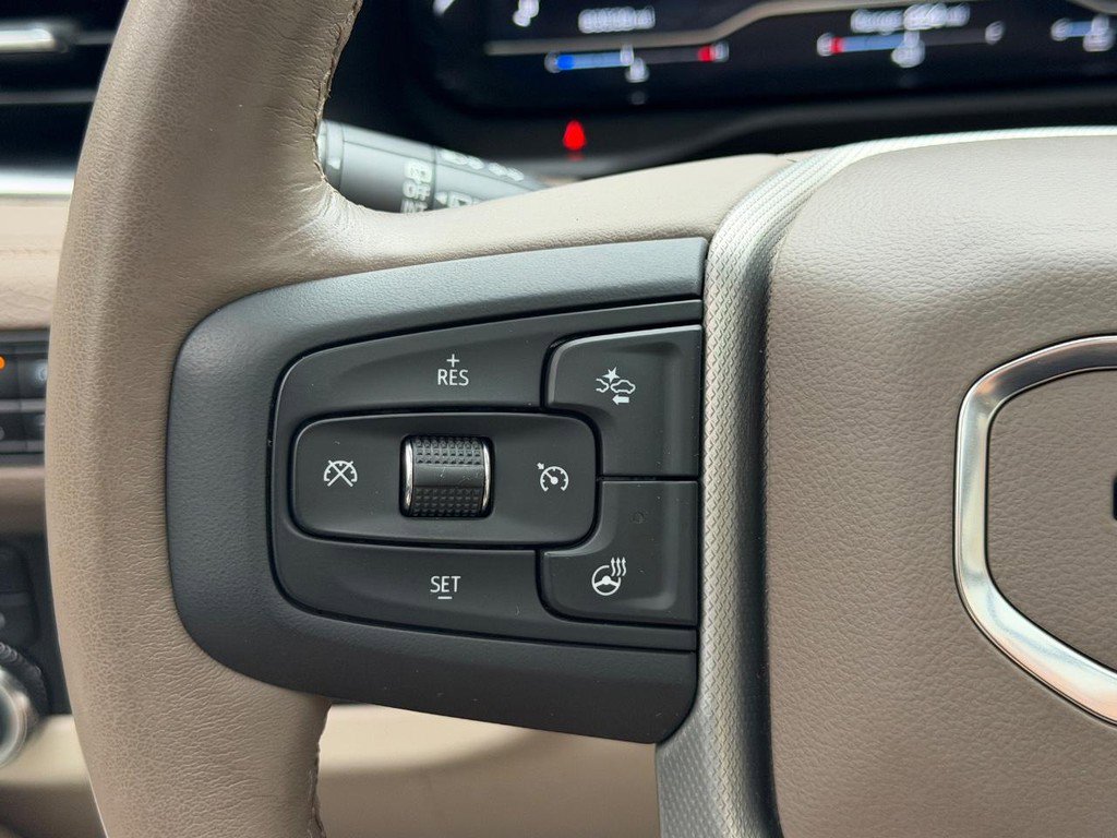 Used 2022 GMC Yukon XL Denali w/ Denali Premium Package AWD/4WD image 19