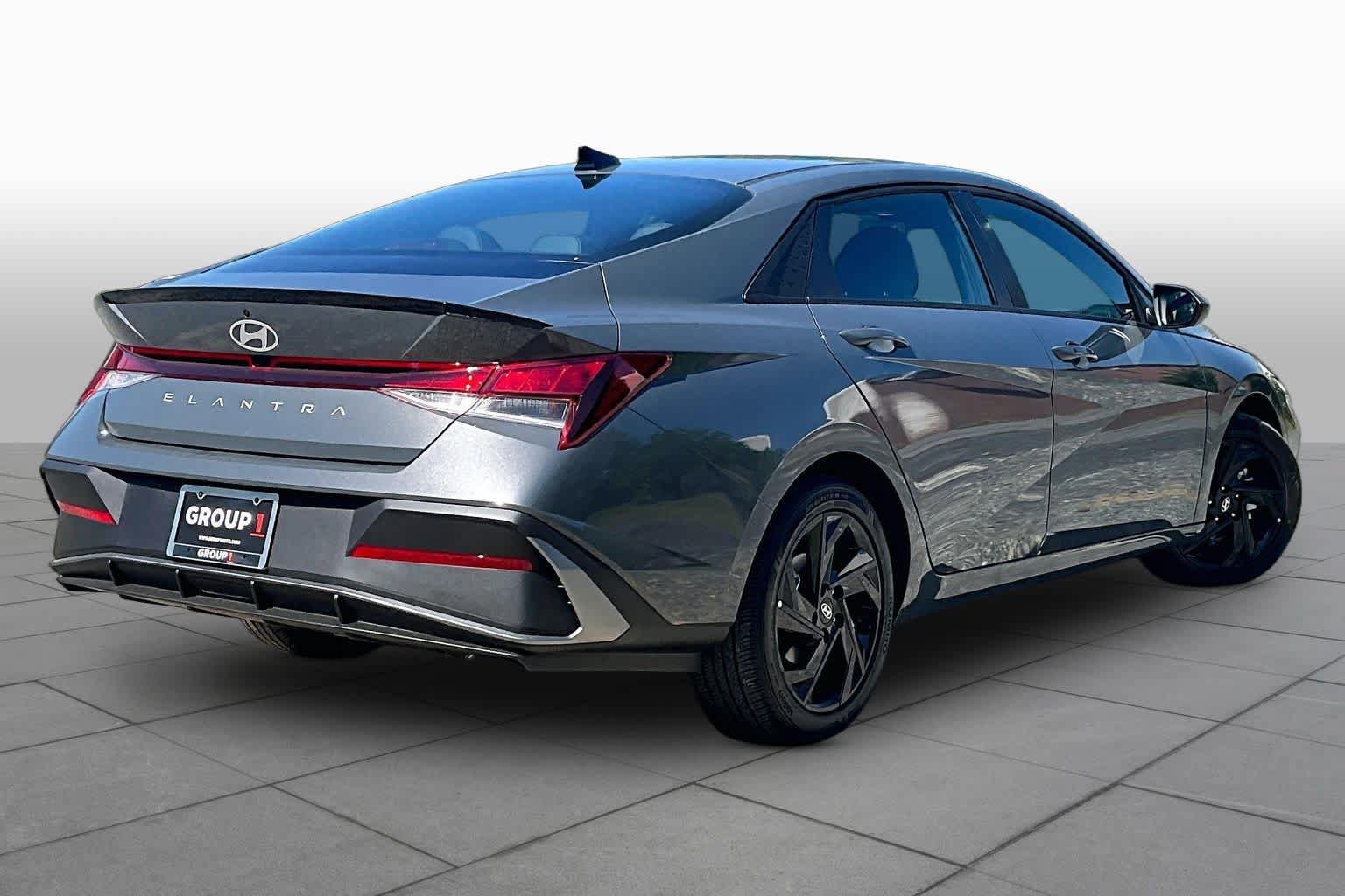 Used 2026 Hyundai Elantra SEL Sport FWD image 13