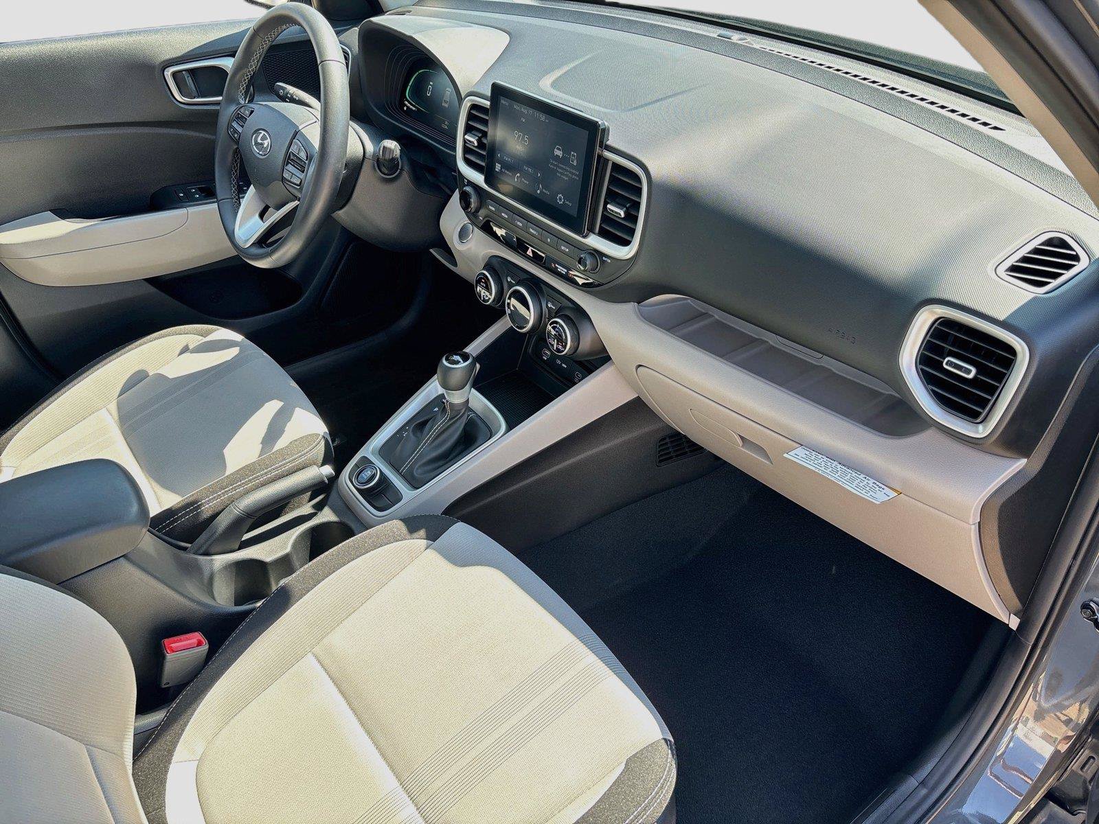Certified 2025 Hyundai Venue SEL FWD image 28