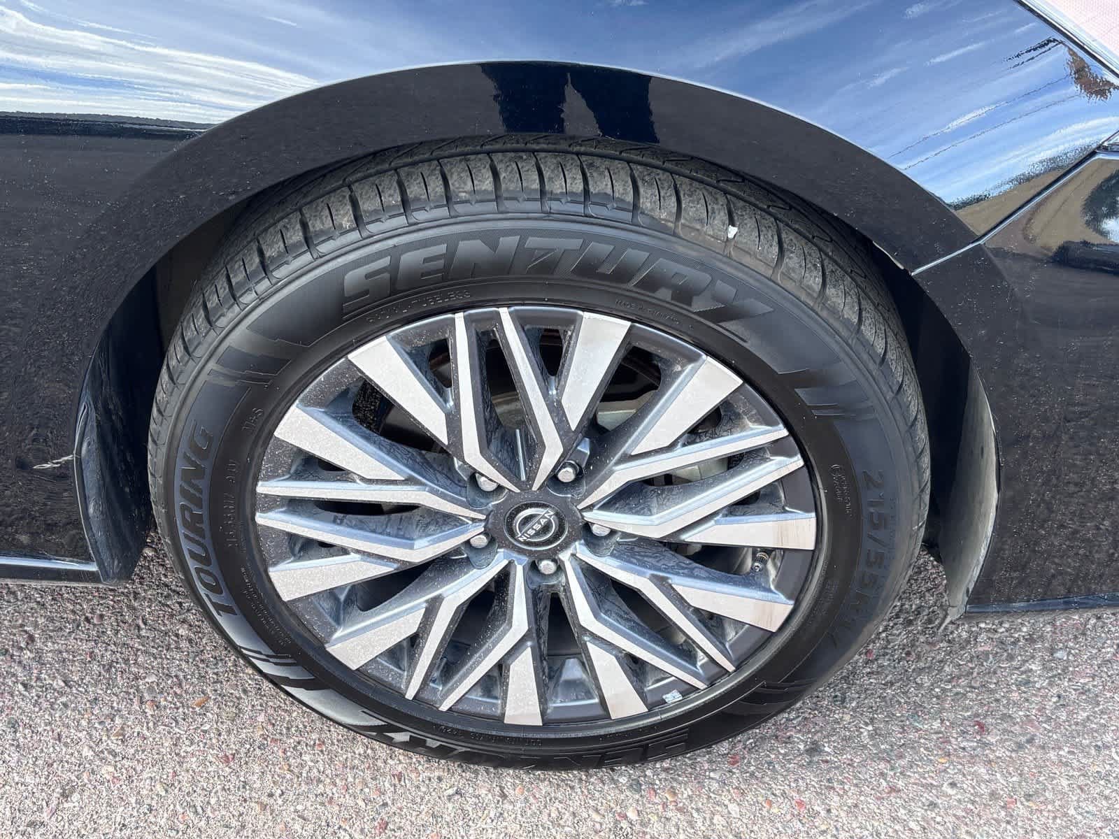 Used 2025 Nissan Altima 2.5 SV FWD image 8