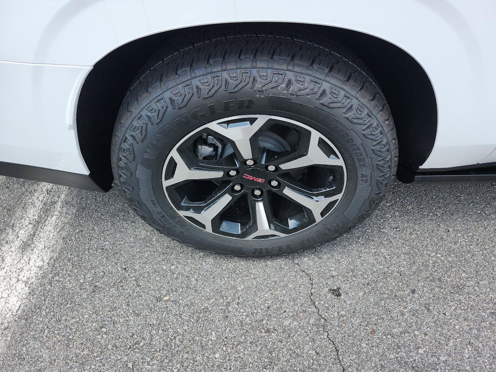 New 2026 GMC Yukon XL AT4 w/ AT4 Premium Plus Package AWD/4WD image 5