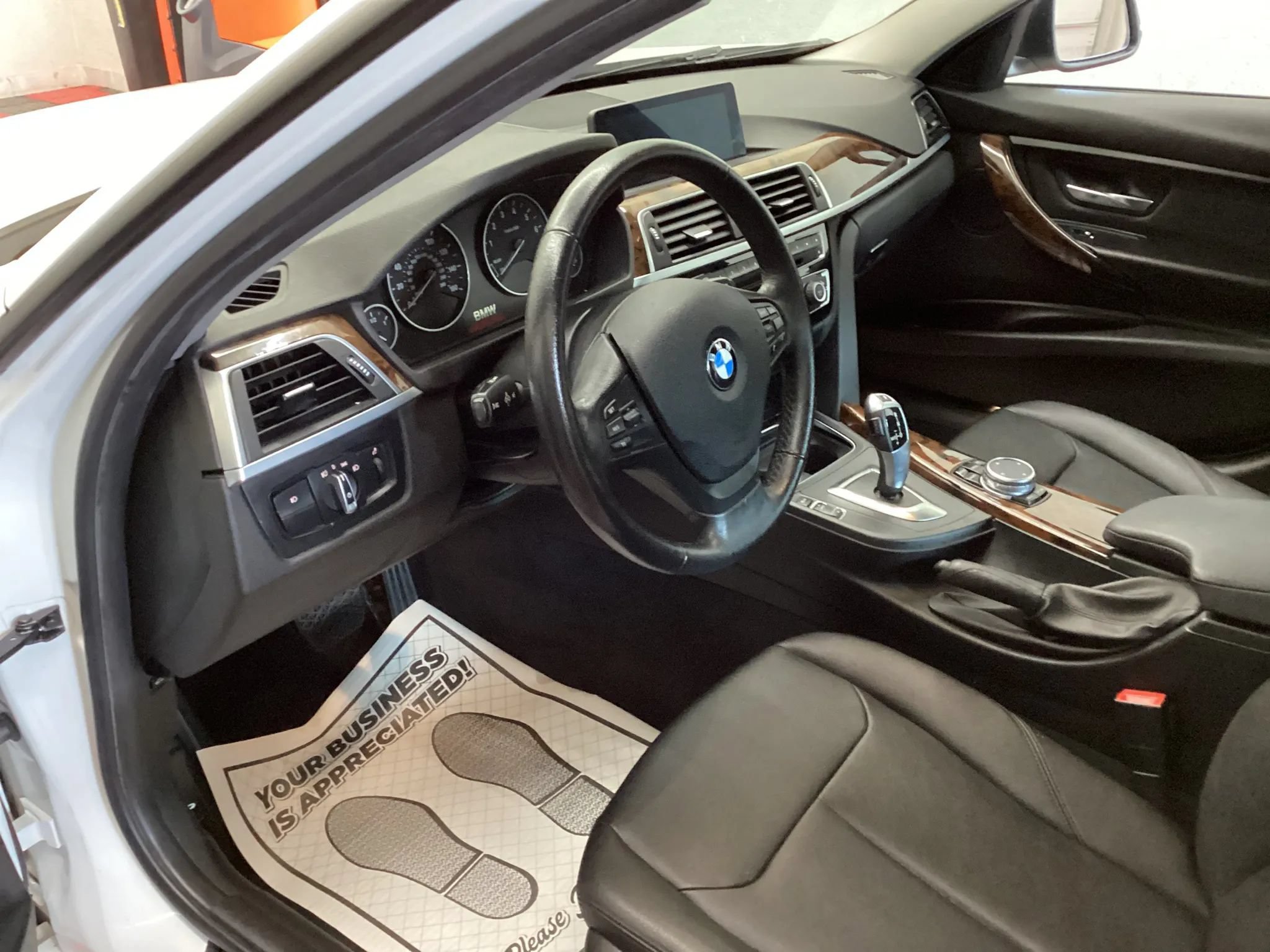 Used 2016 BMW 320i xDrive Sedan AWD/4WD image 8