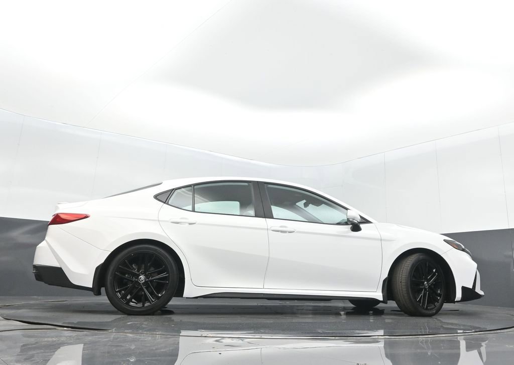 Used 2025 Toyota Camry SE w/ Convenience Package image 35