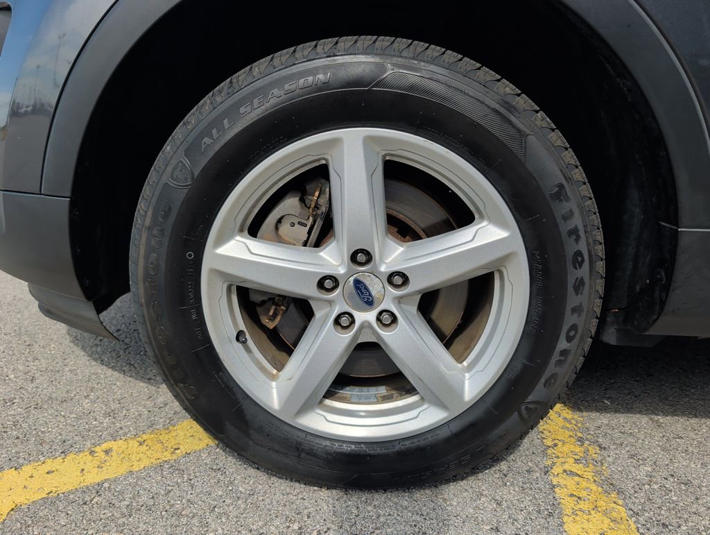 Used 2017 Ford Explorer XLT image 4