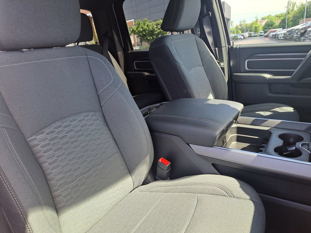 New 2026 RAM 3500 Big Horn AWD/4WD image 25