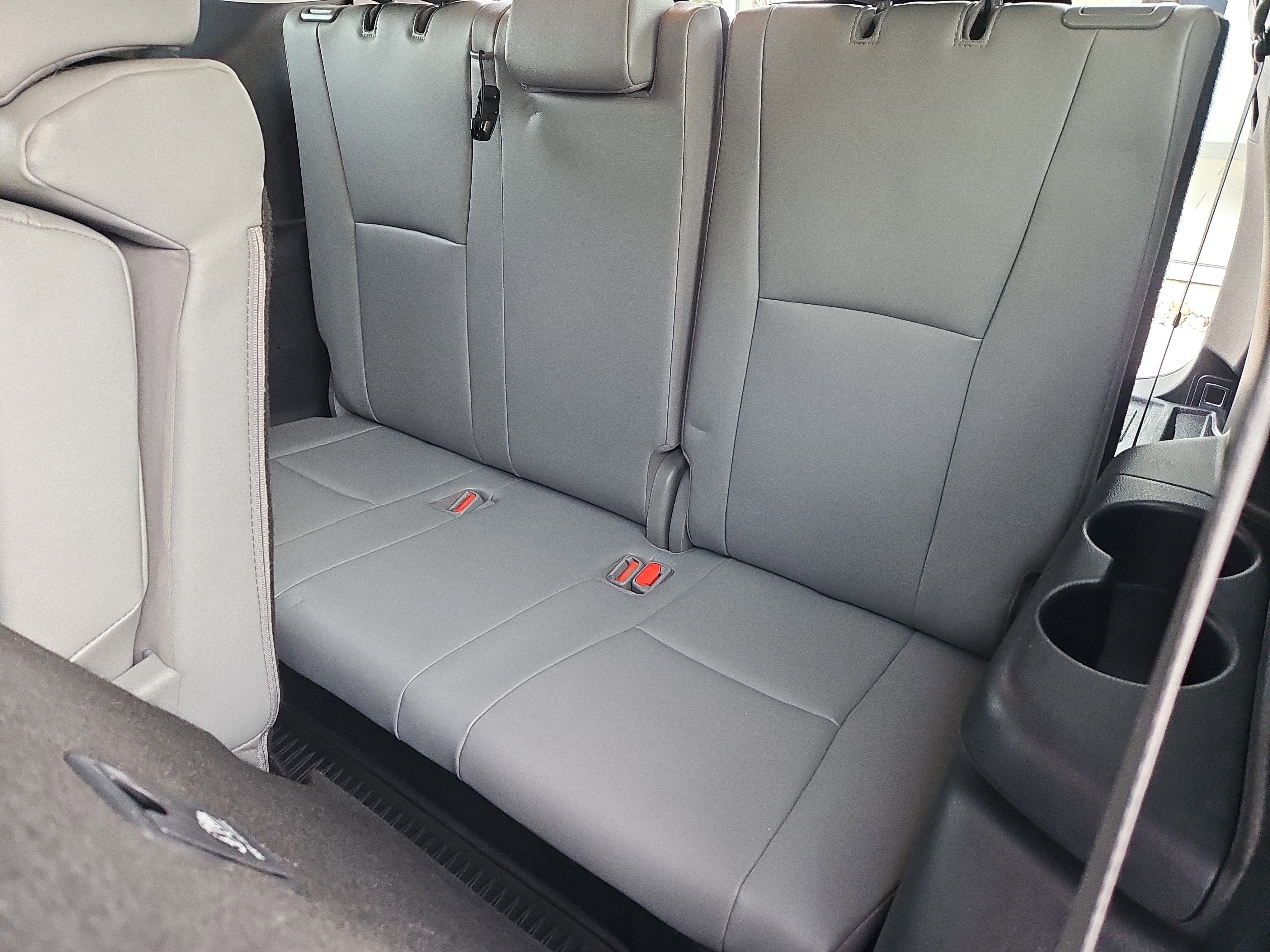 Used 2020 Toyota Highlander XLE image 31