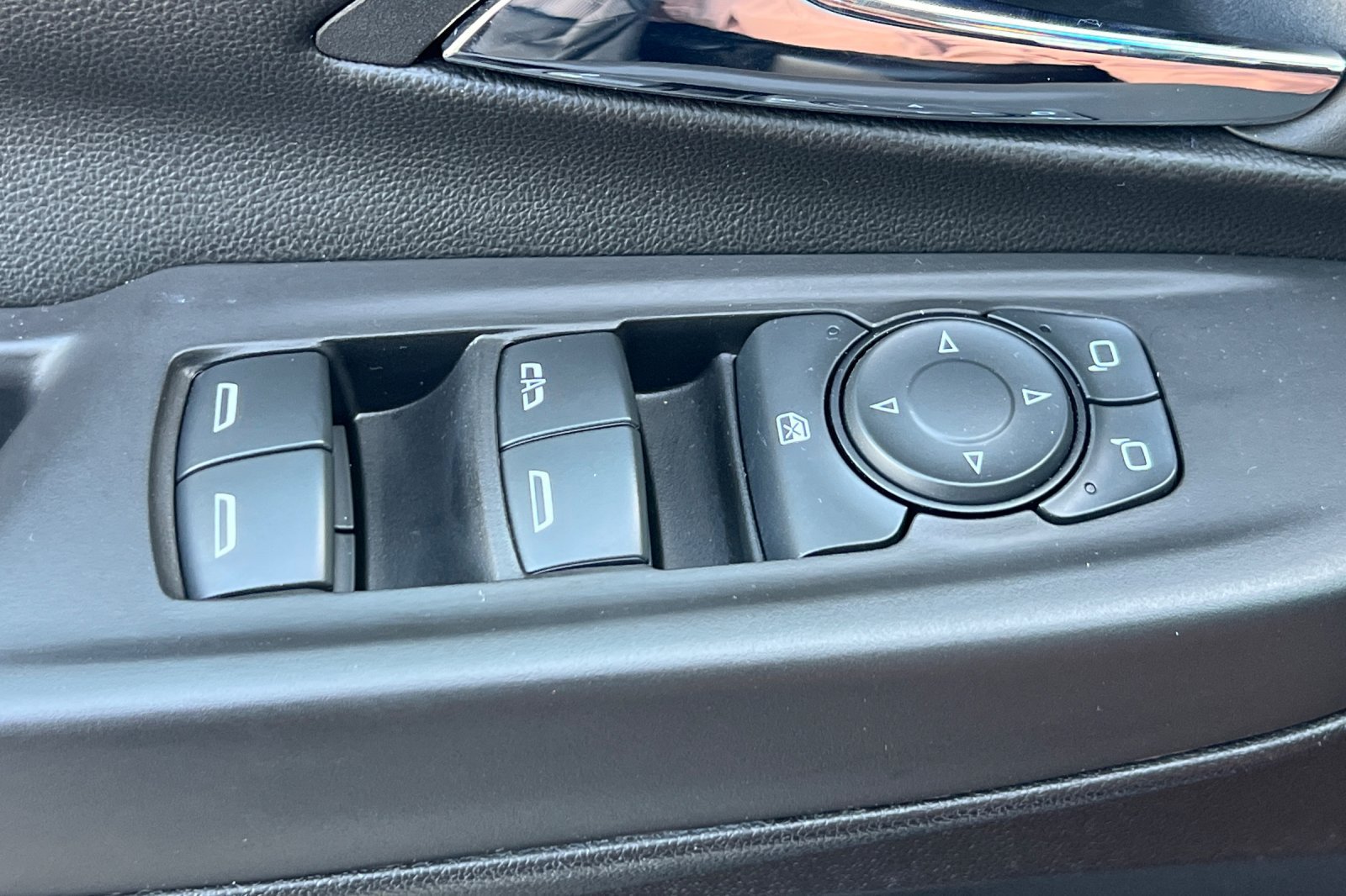 Used 2023 Chevrolet Bolt LT FWD image 14