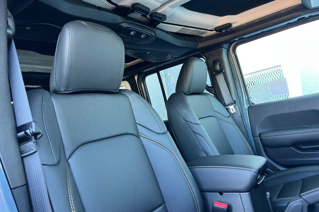 New 2026 Jeep Wrangler Unlimited Sahara AWD/4WD image 17