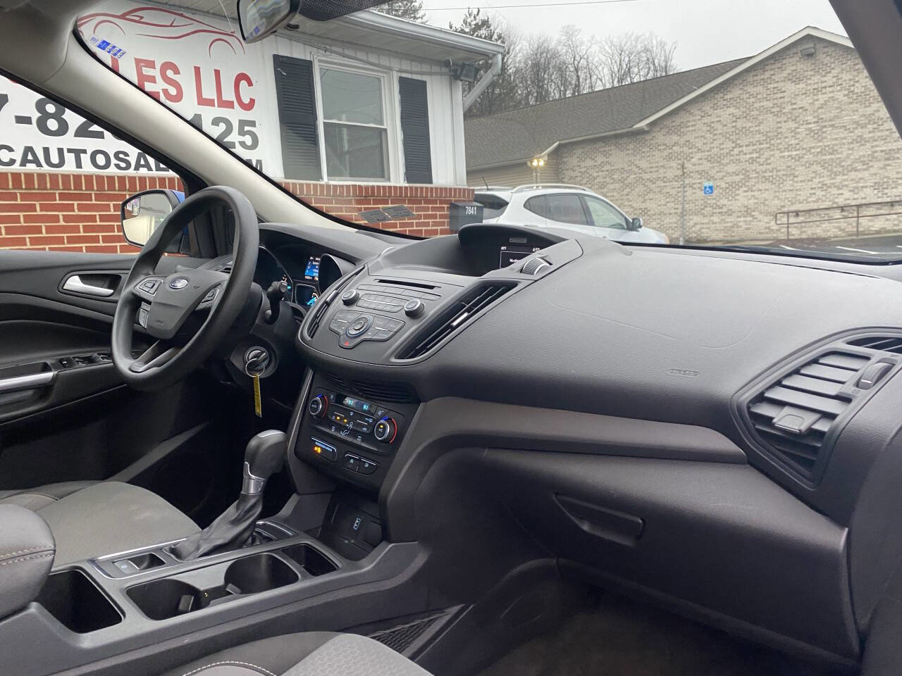 Used 2017 Ford Escape SE image 23