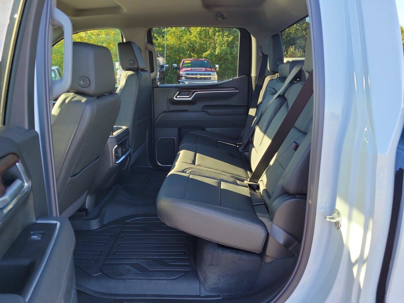 New 2026 GMC Sierra 1500 SLT w/ SLT Premium Package AWD/4WD image 11