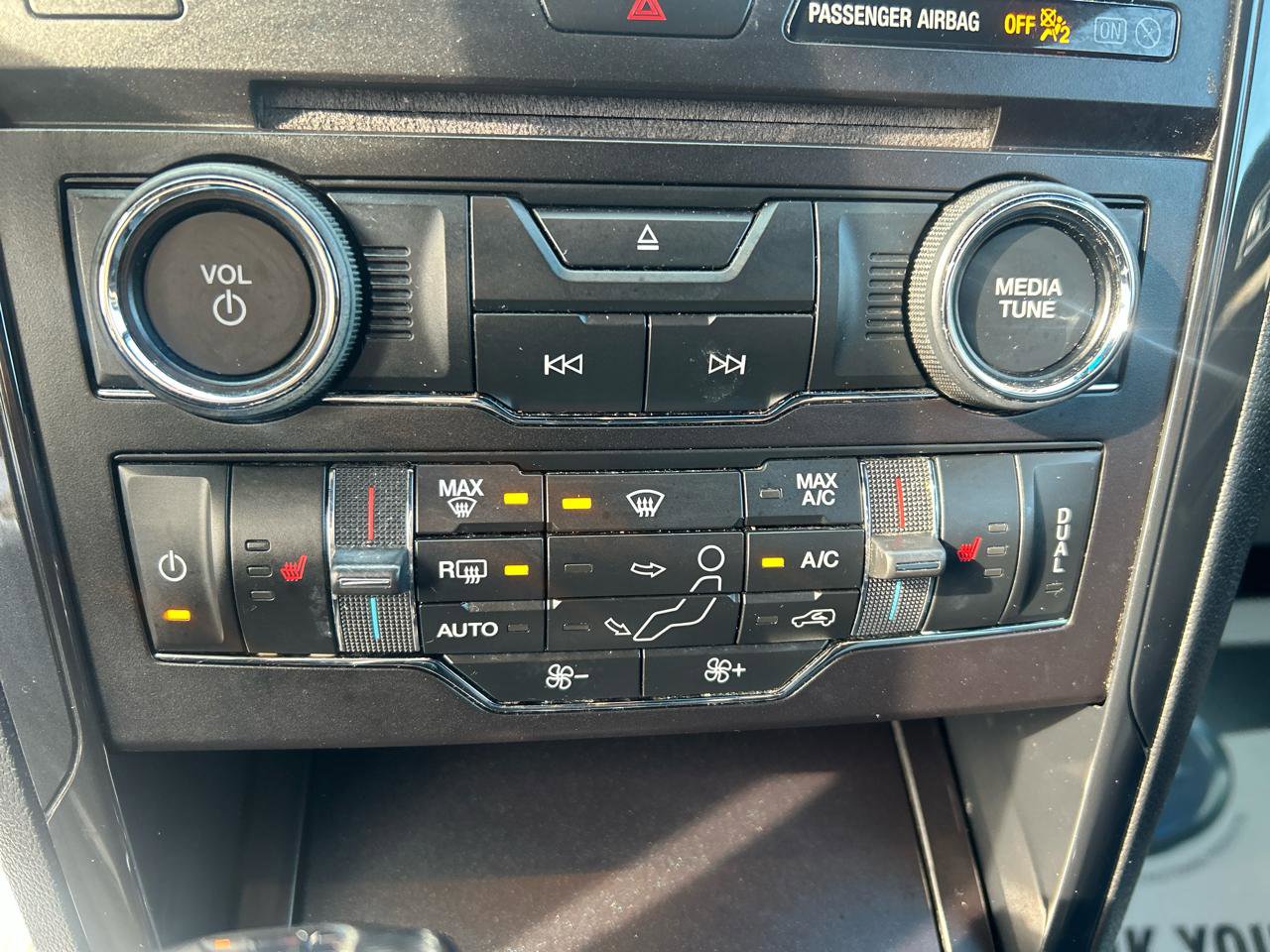 Used 2018 Ford Explorer XLT w/ Equipment Group 202A image 21