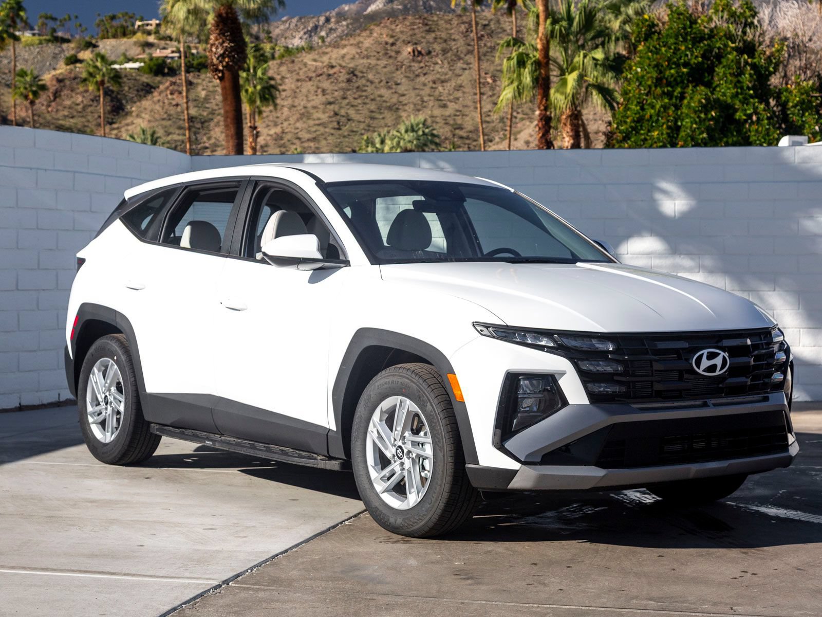 New 2025 Hyundai Tucson SE FWD image 2