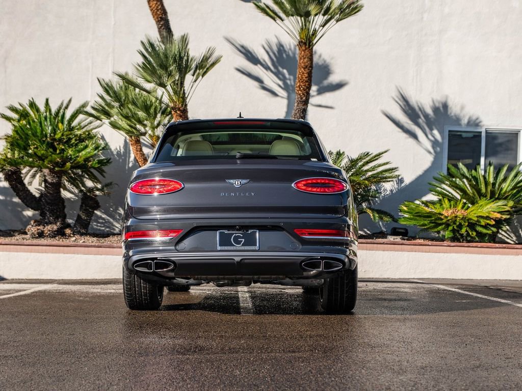 Used 2025 Bentley Bentayga image 39