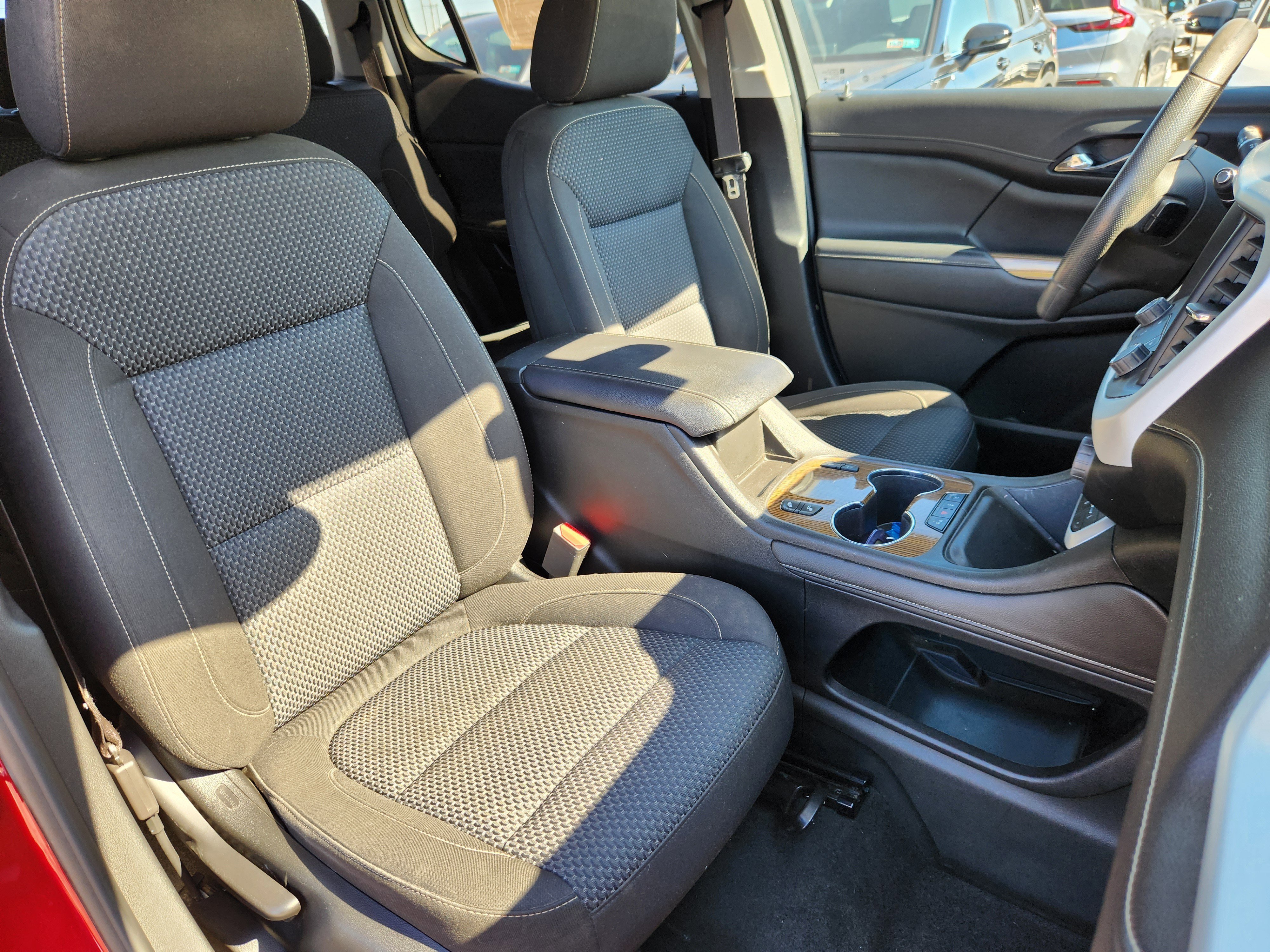 Used 2021 GMC Acadia SLE w/ Driver Convenience Package FWD image 14