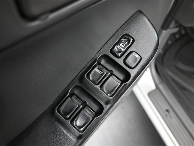 Used 2000 Isuzu Rodeo S image 12