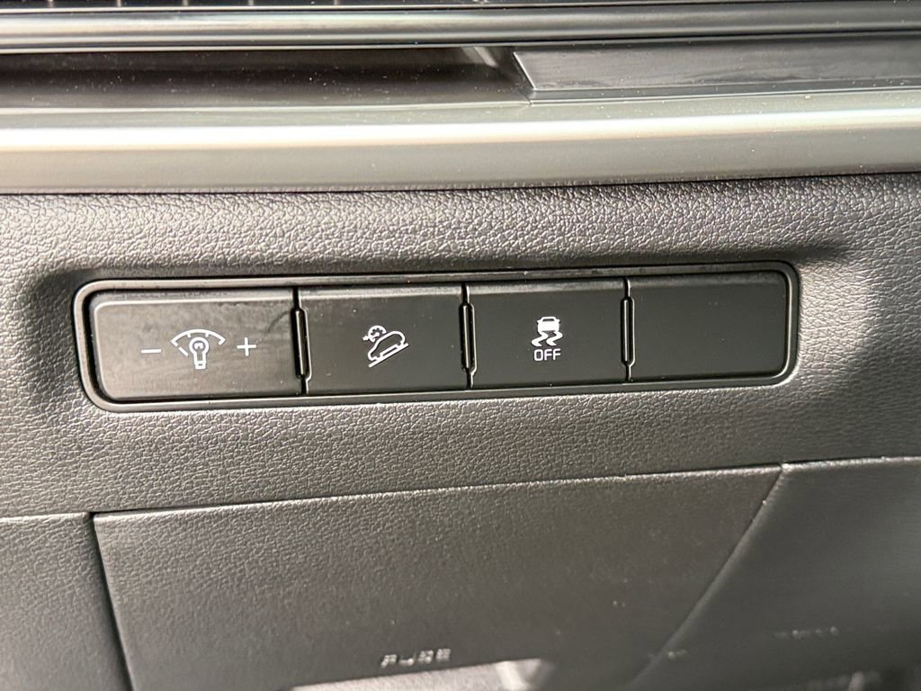 Certified 2023 Kia Telluride LX image 24