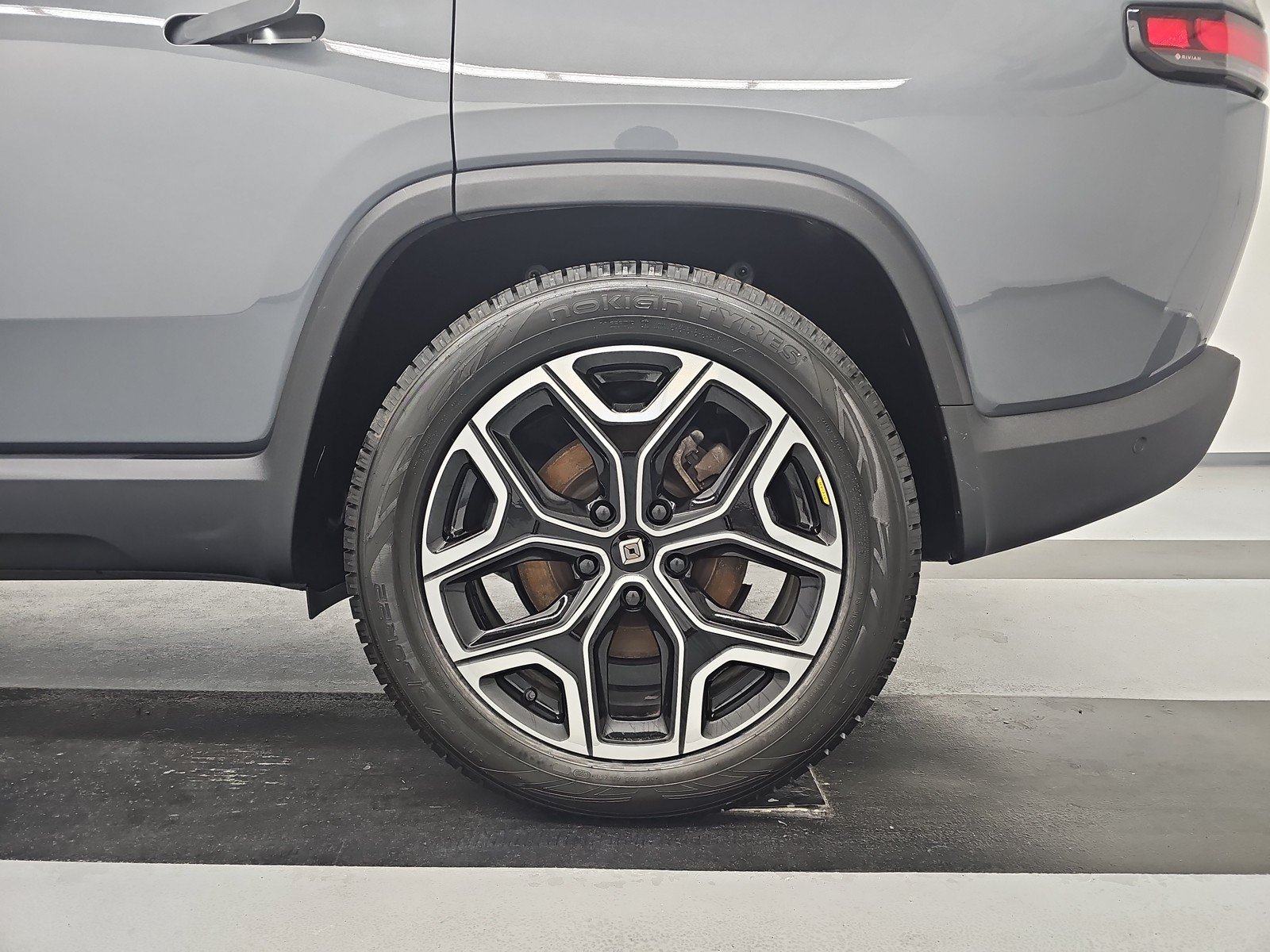 Used 2024 Rivian R1S Adventure AWD/4WD image 10