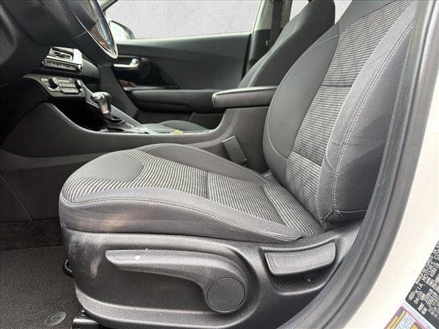 Used 2020 Kia Niro LXS FWD image 13