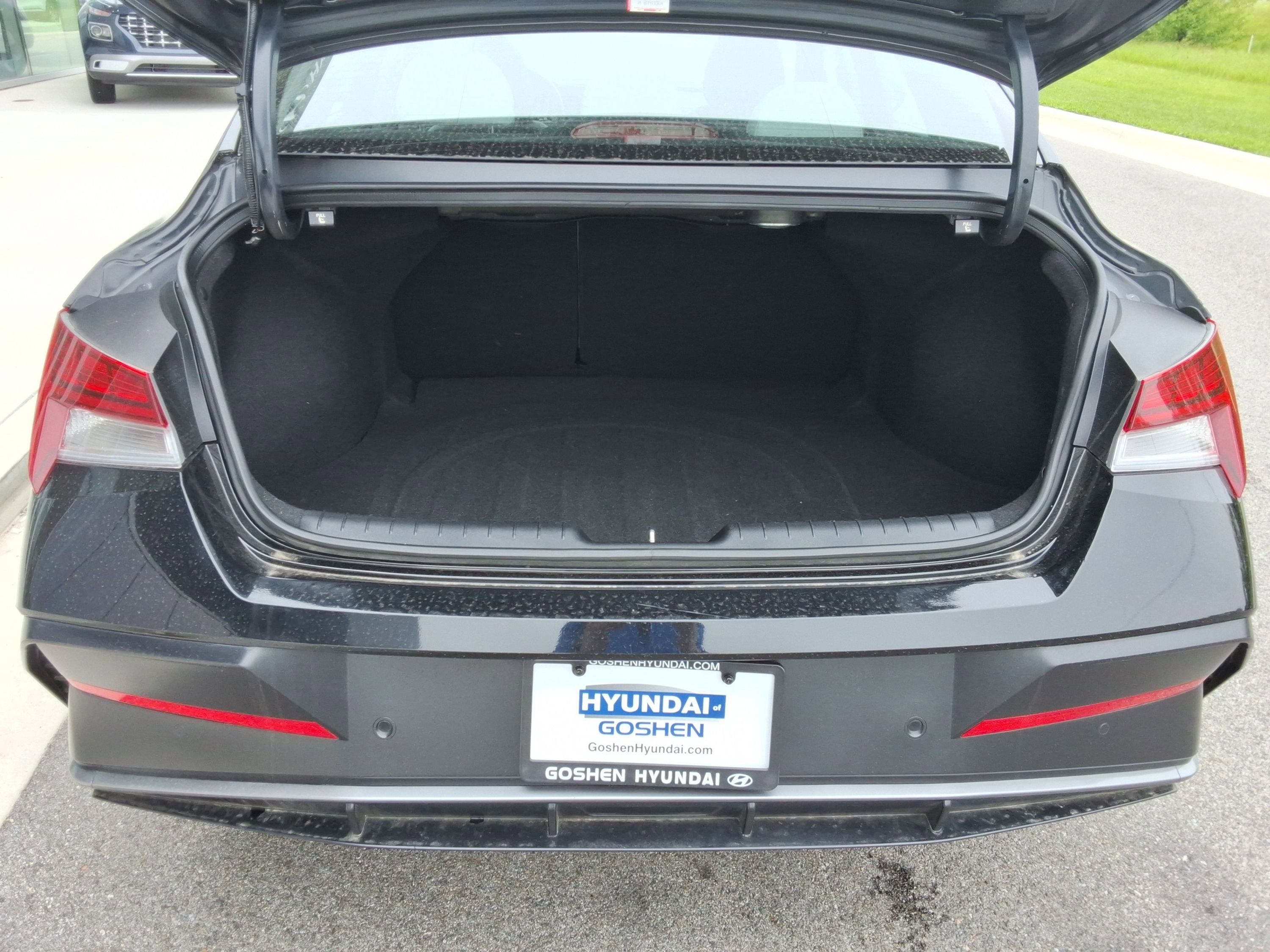 Used 2024 Hyundai Elantra Limited FWD image 32