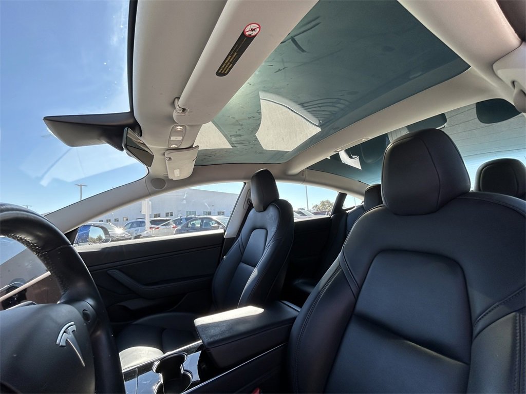 Used 2019 Tesla Model 3 Standard Range Plus image 12