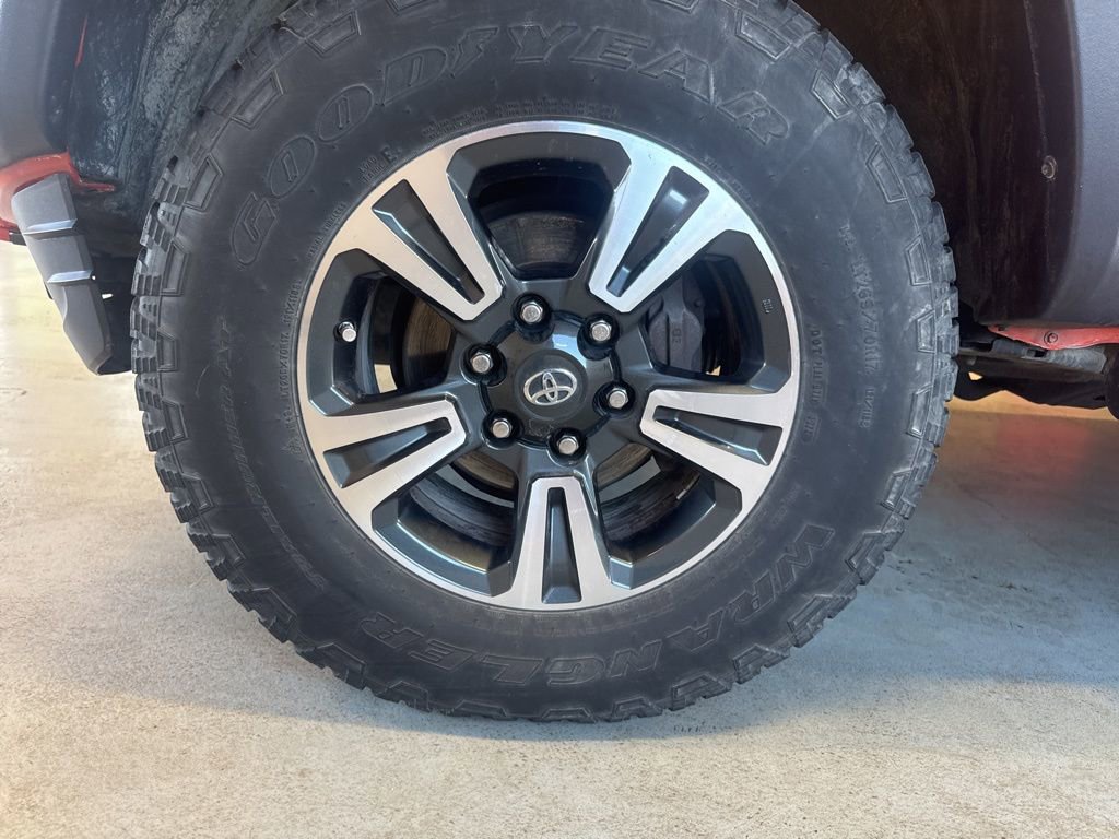 Used 2016 Toyota Tacoma TRD Sport w/ Towing Package image 44