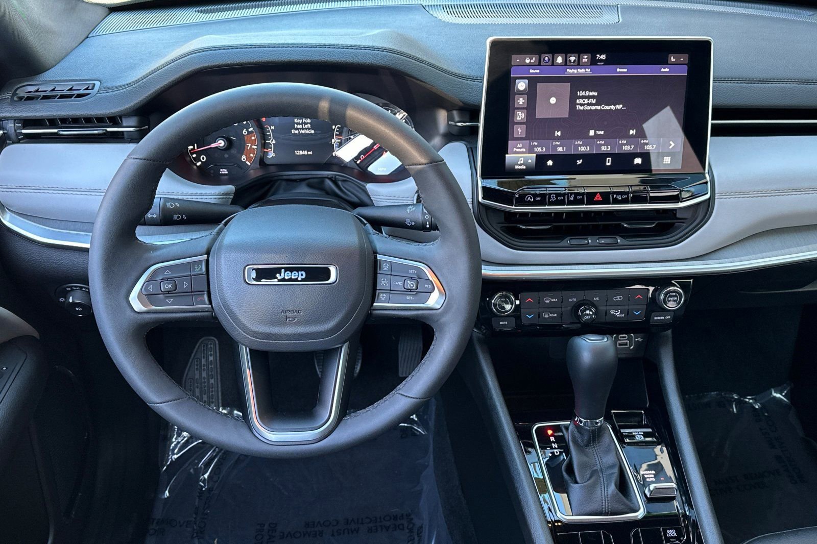 Used 2025 Jeep Compass Limited image 16