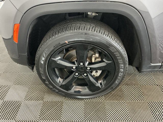 Used 2024 Jeep Grand Cherokee Altitude AWD/4WD image 31