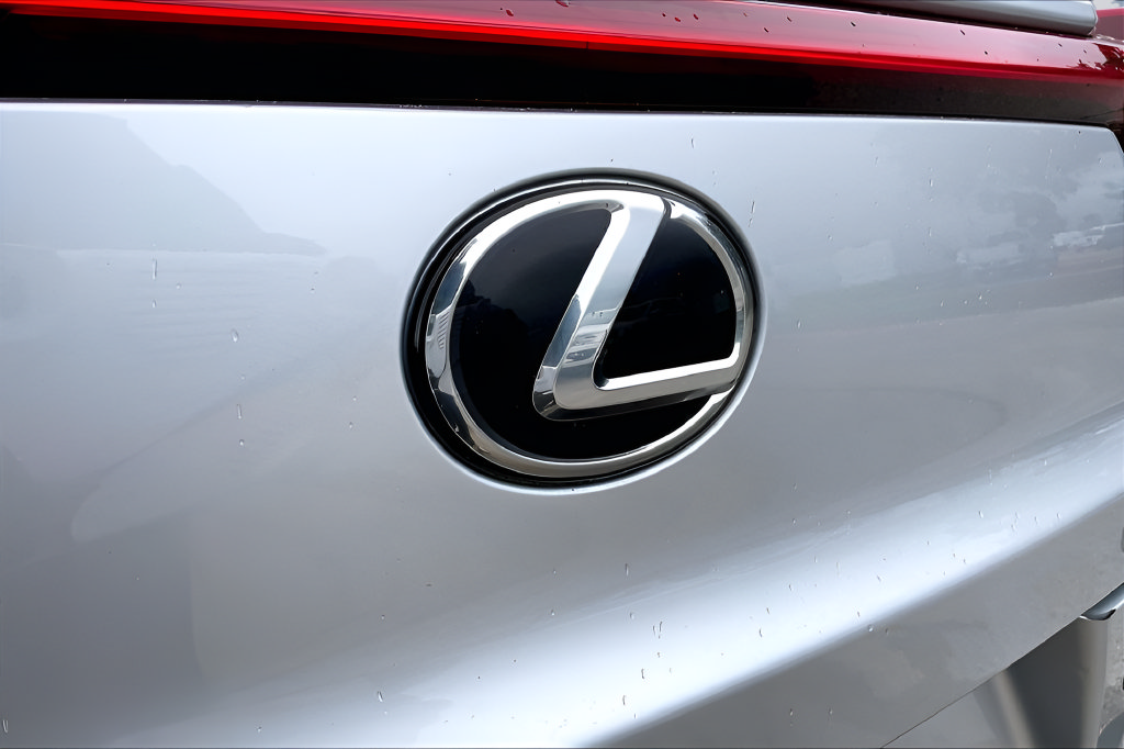 Used 2019 Lexus UX 200 w/ Premium Package FWD image 32
