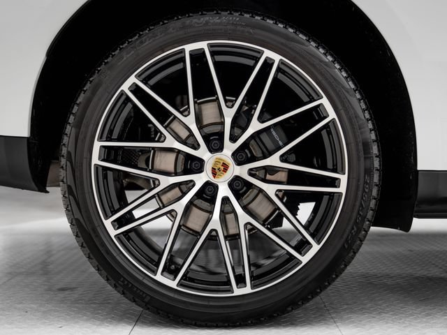 Certified 2026 Porsche Macan AWD/4WD image 33