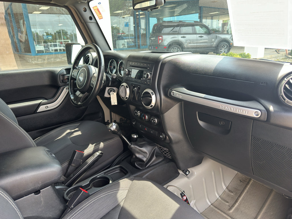 Used 2017 Jeep Wrangler Rubicon w/ Power Convenience Group AWD/4WD image 28