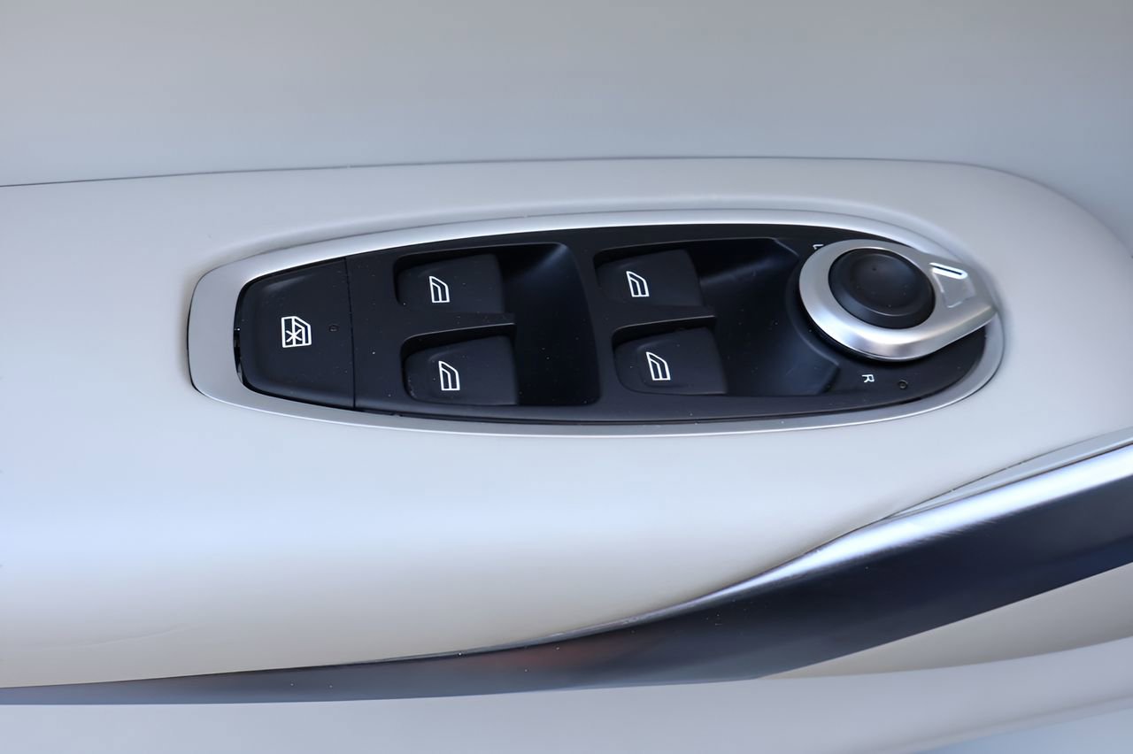 Used 2025 Aston Martin DBX 707 image 11