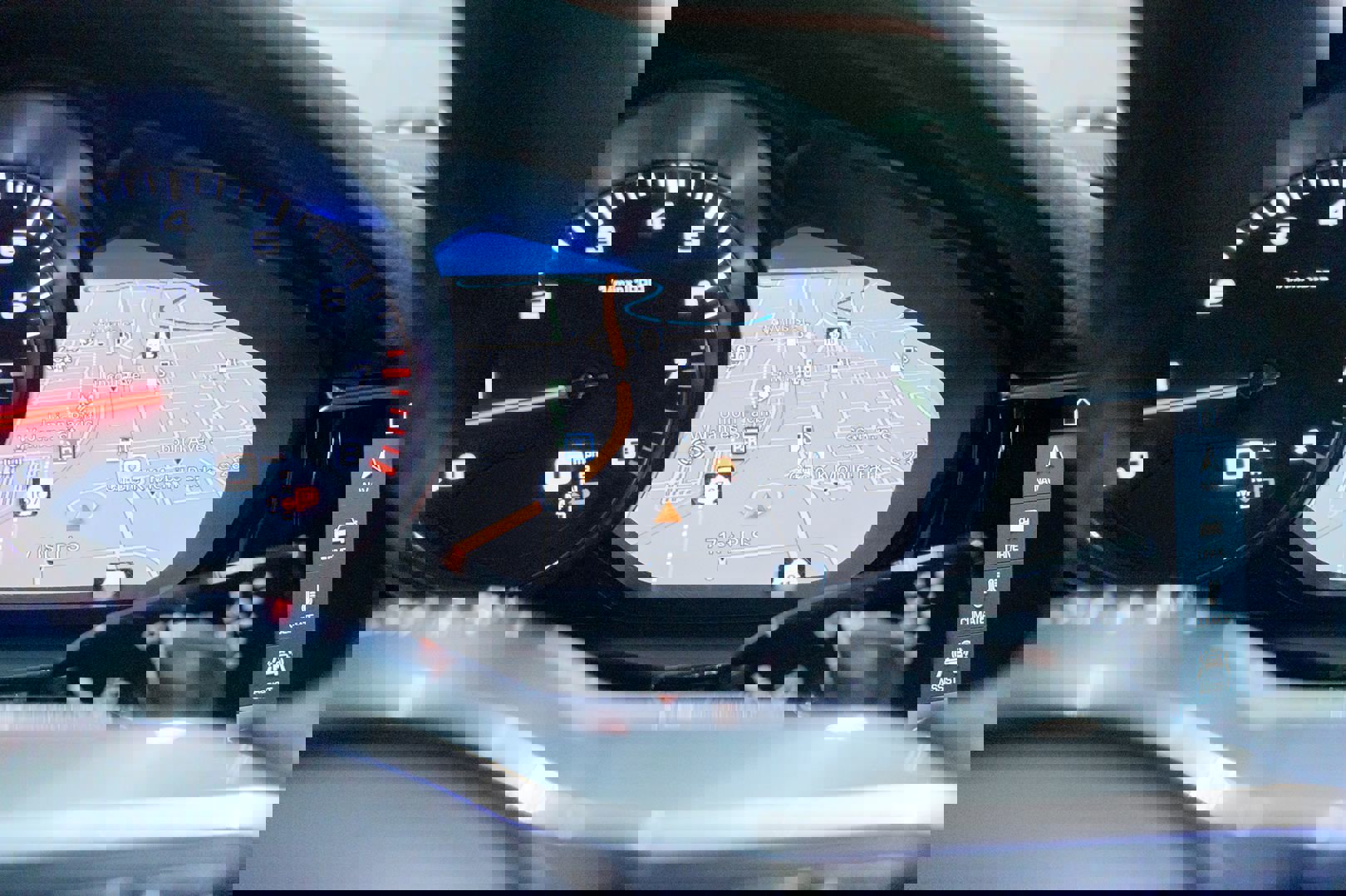 Used 2017 Porsche Panamera 4S image 40