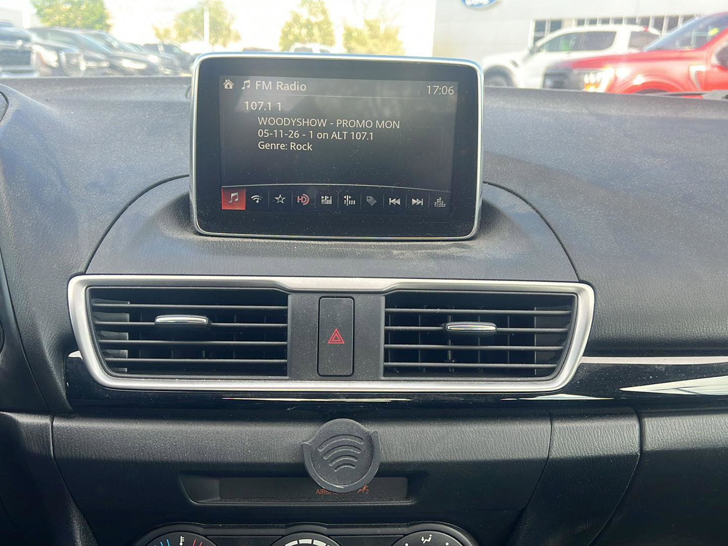 Used 2015 MAZDA MAZDA3 i Sport FWD image 18