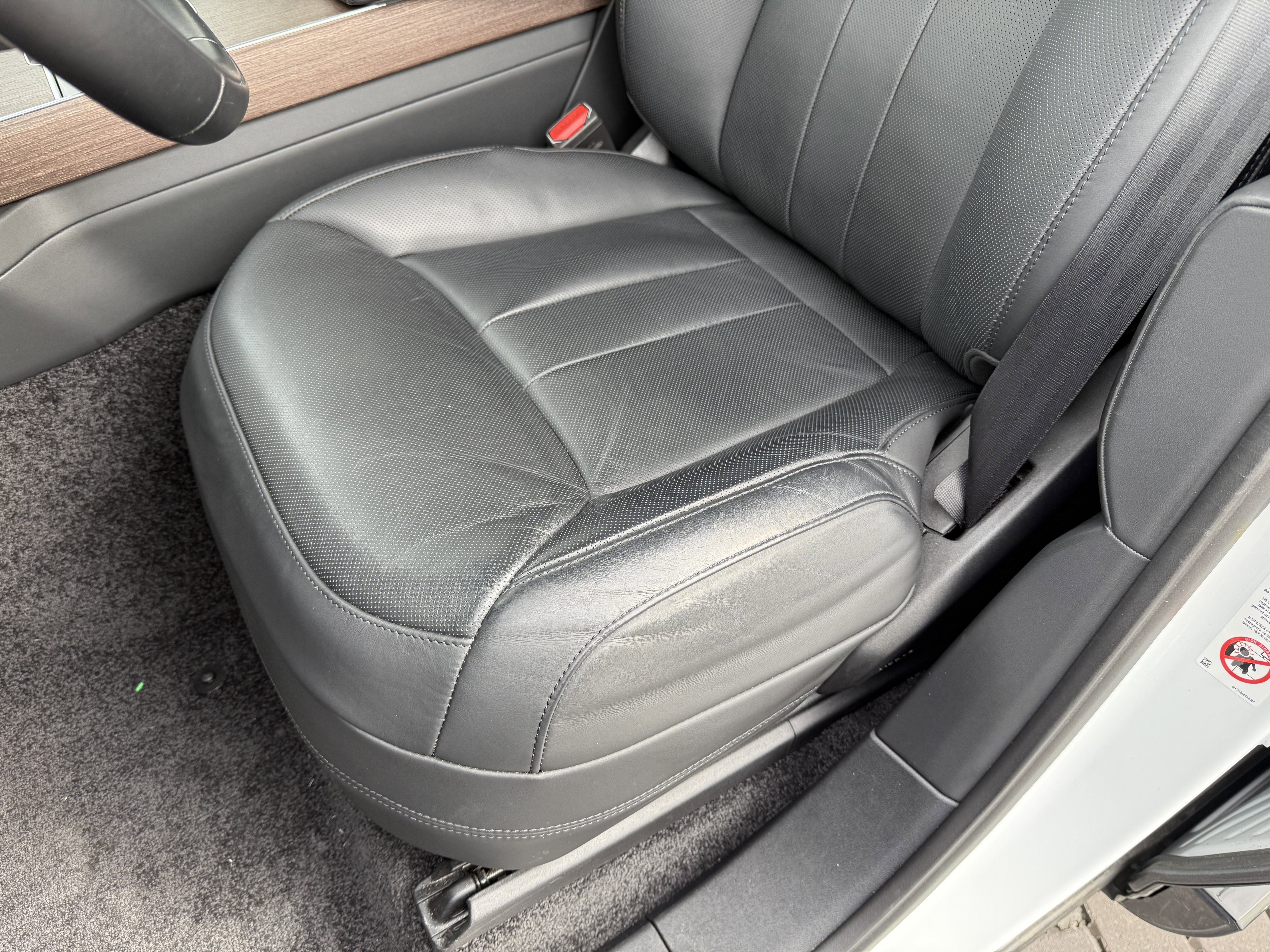 Certified 2025 Land Rover Range Rover SE image 22