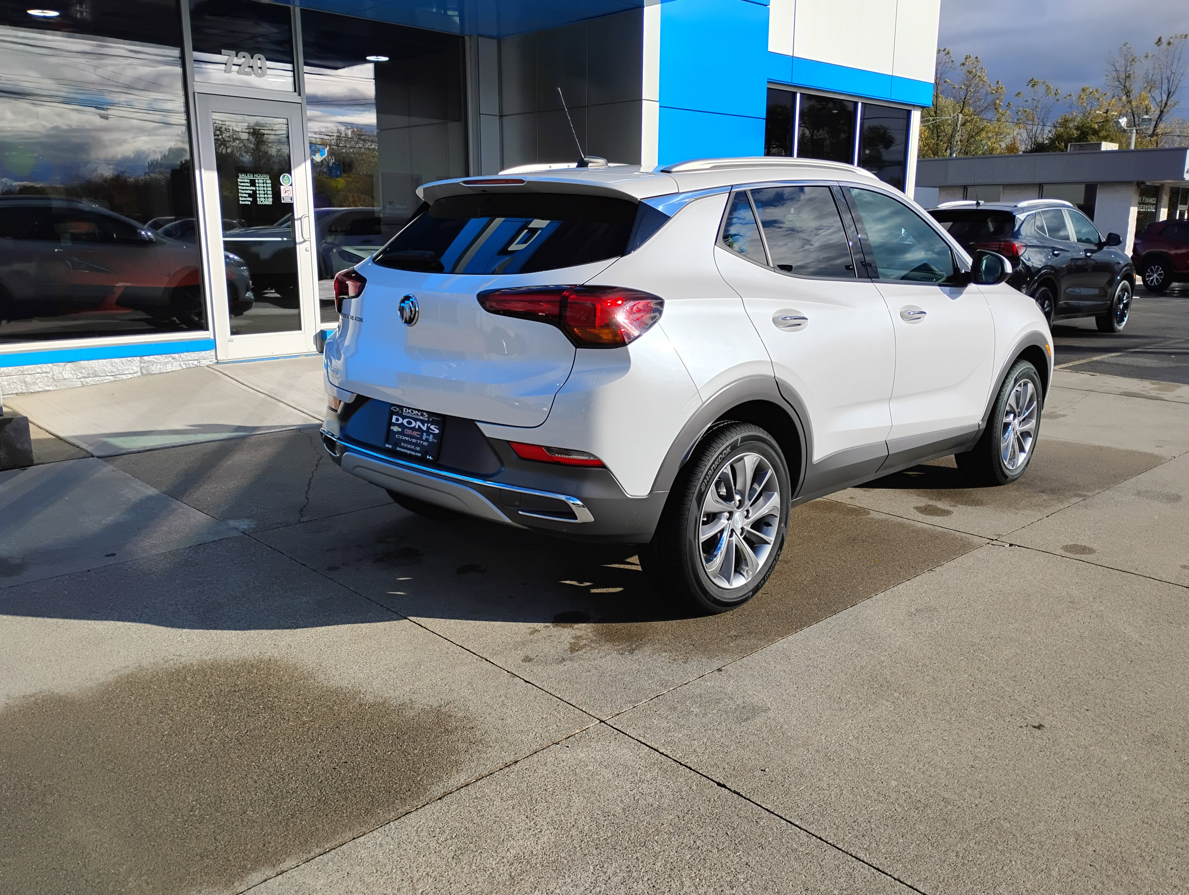 Used 2022 Buick Encore GX Essence w/ Experience Buick Package image 29