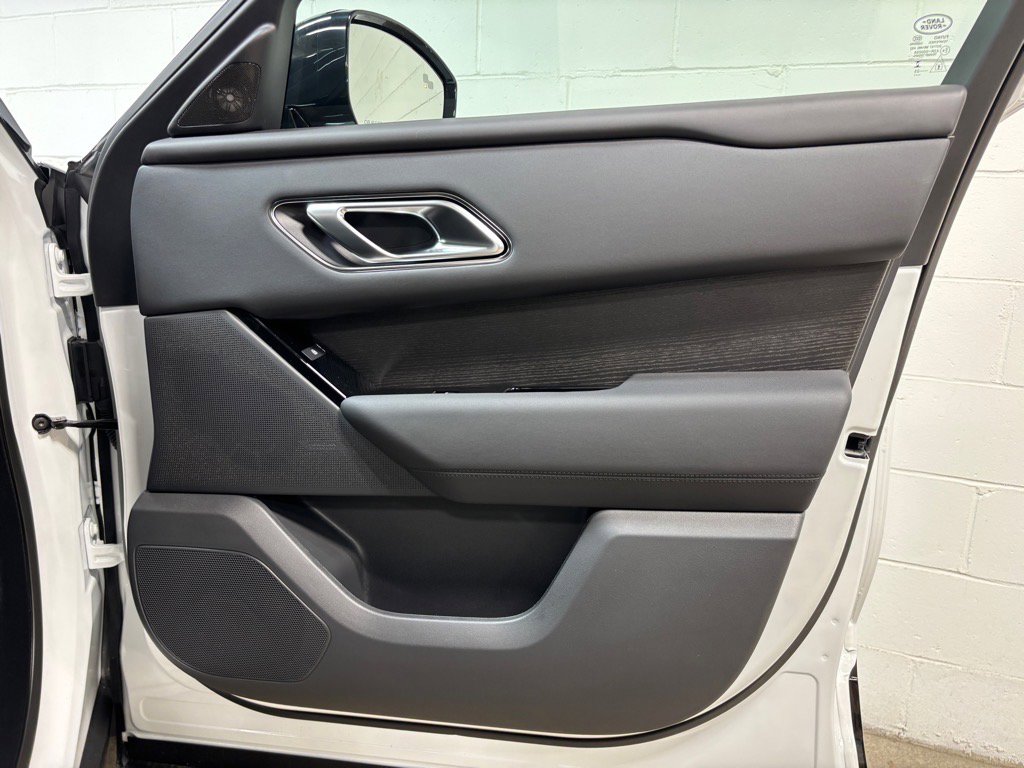 New 2026 Land Rover Range Rover Velar Dynamic SE image 33