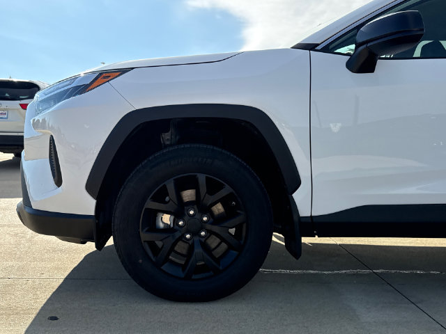 Used 2024 Toyota RAV4 LE FWD image 5