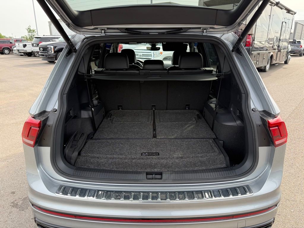 Used 2022 Volkswagen Tiguan SE R-Line FWD image 17